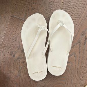 tory burch flip flops